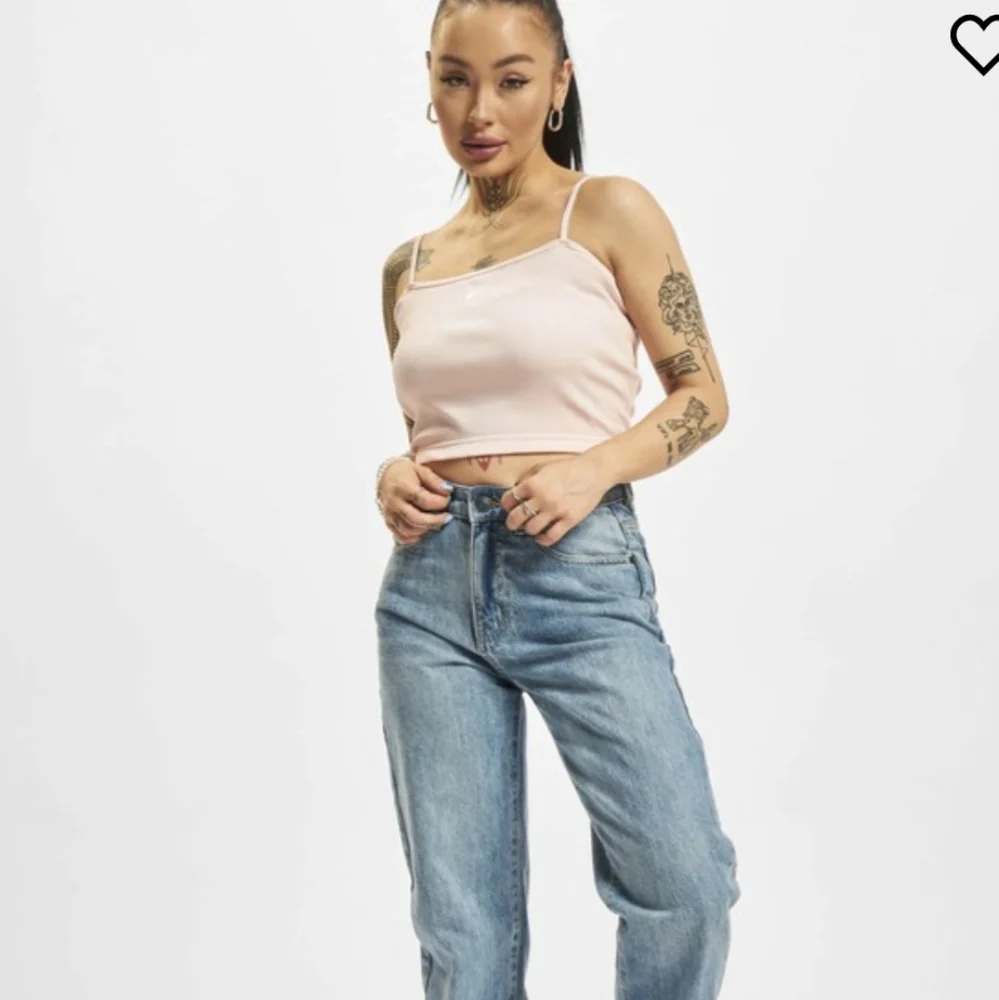 Nike Sportswear Essential Pink Ribbed Crop Top